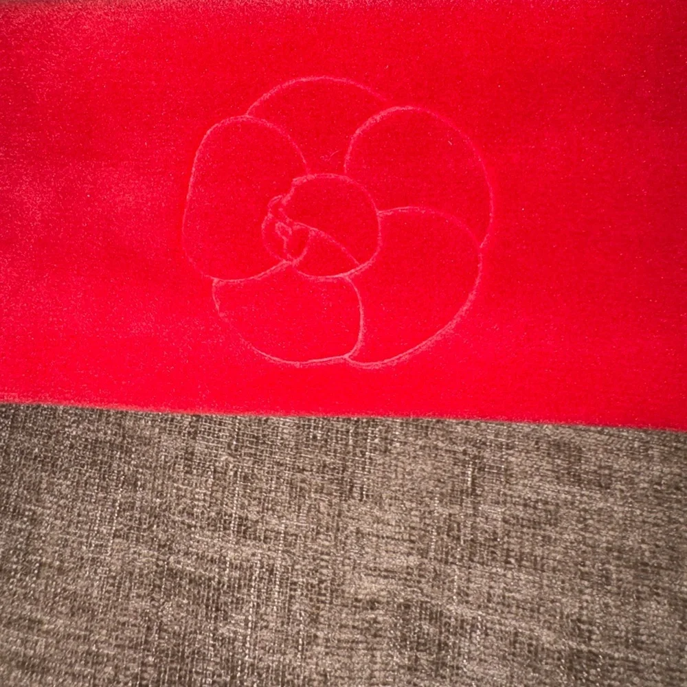 Chanel No.1 De Chanel Velvet Spa Headband by